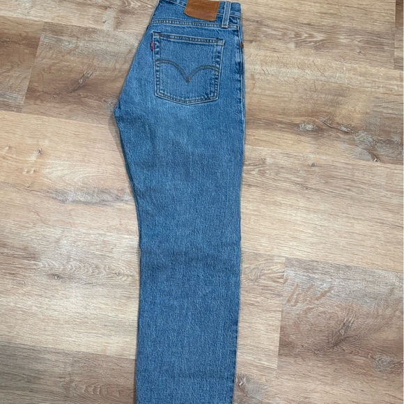 Women’s Levi’s Wedgie - Size 25 - Picture 3 of 3